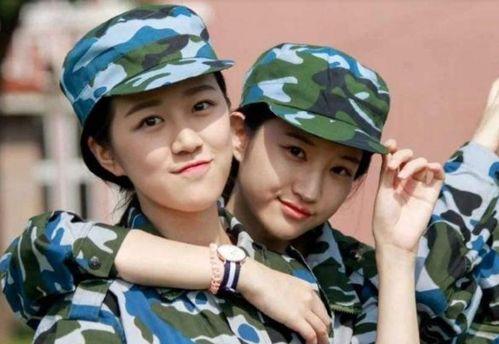 军训女孩跳舞吃瓜视频播放,视频播放量飙升引网友热议