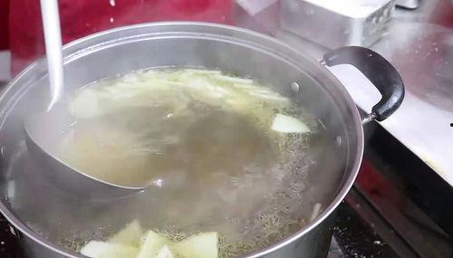 拉面哥吃哈密瓜好吃吗视频,美味瞬间引发网友热议