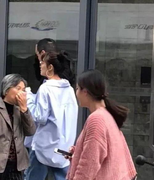 朋友吃瓜的视频,笑料百出！