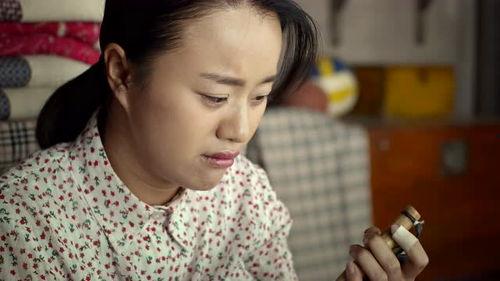 小姑子让嫂子切瓜吃视频,小姑子邀嫂子共享切瓜美味