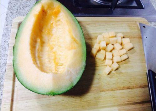 鸡可以吃哈密瓜和籽吗视频,揭秘鸡能否享用哈密瓜与籽